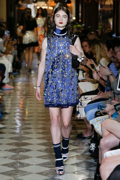 Look 11